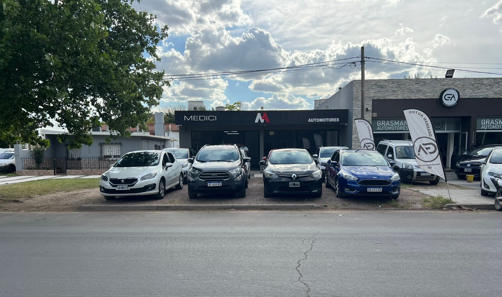 Auto premium en carretera